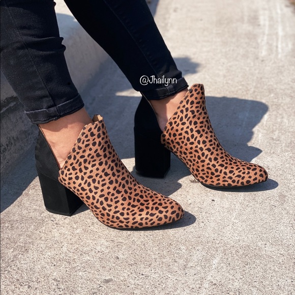 Leopard side cut chunky heel bootie - Picture 4 of 6